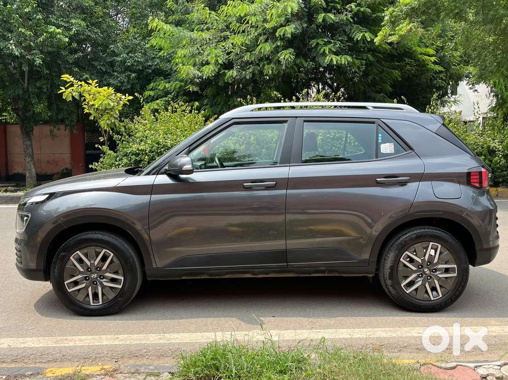 Hyundai Venue 1.0 S (o) Turbo Dct, 2023, Petrol