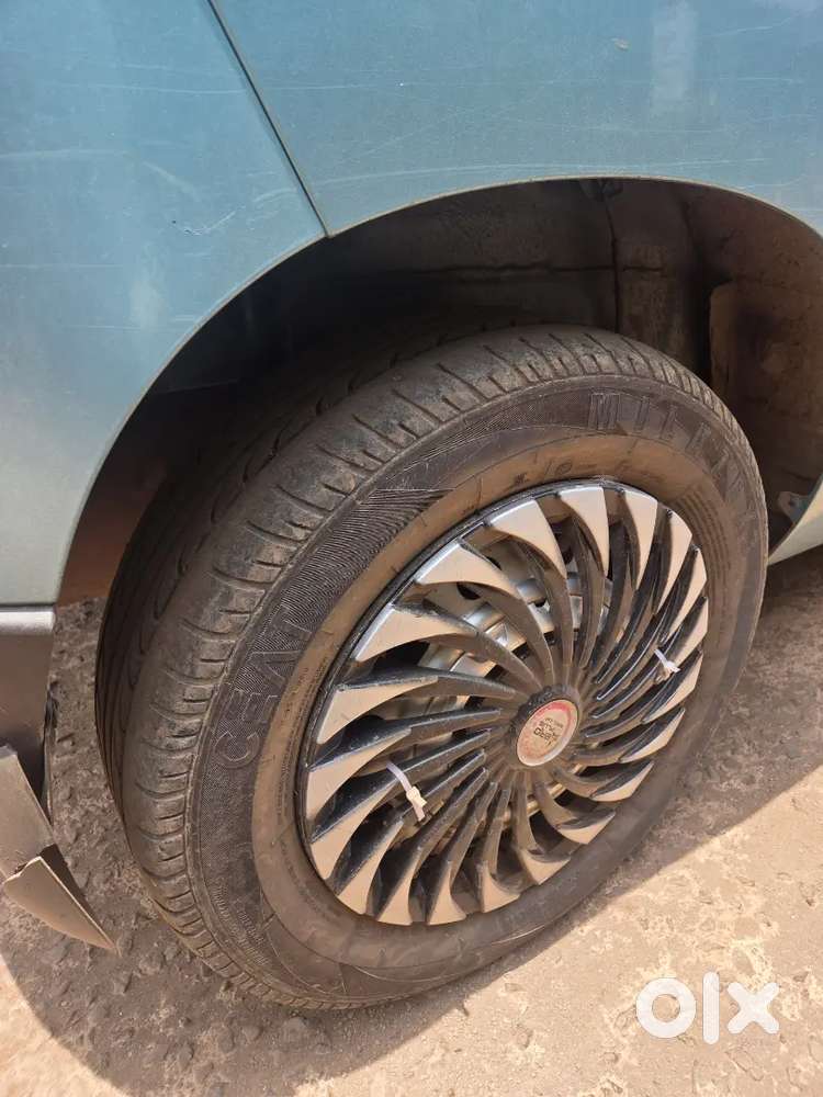Mahindra Kuv 100