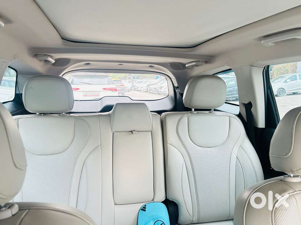 Mahindra Xuv700 Ax7 Luxury Pack Awd, 2024, Petrol