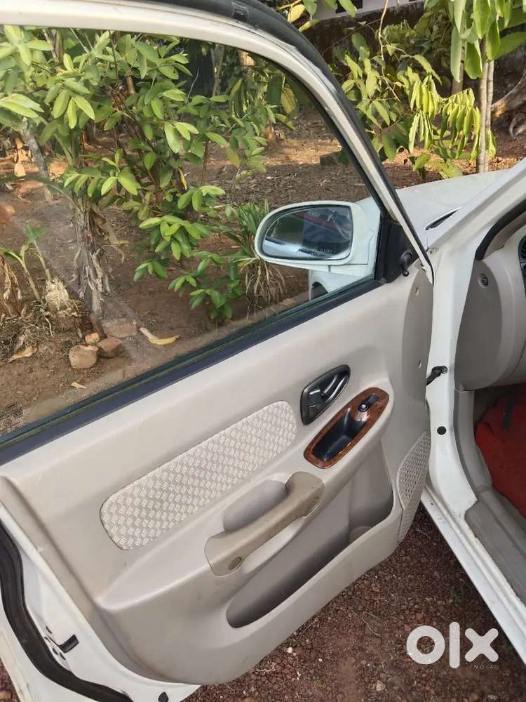 115000 Km Driven
Automatic Door
A/c
Test Pending 
New Painting