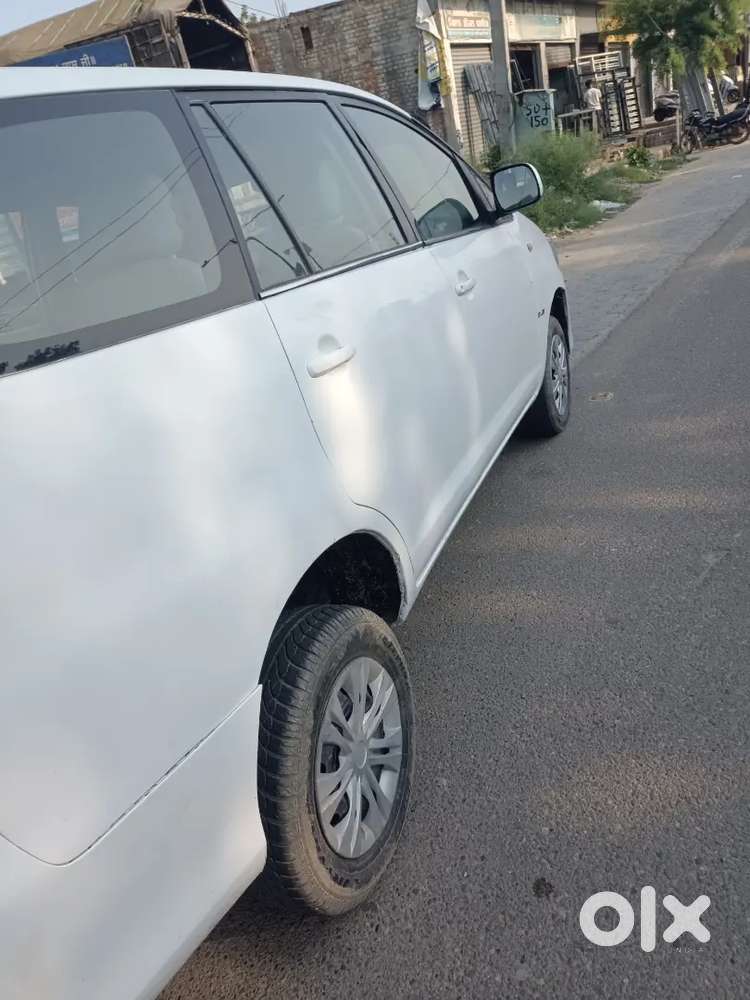 Toyota Innova Diesel 2010 - Reliable And Spacious