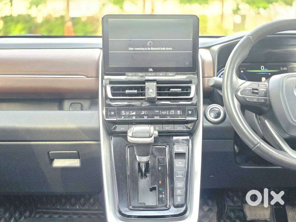 Toyota Innova Hycross 2.0 Zx (o) Hybrid 7 Str, 2024, Petrol