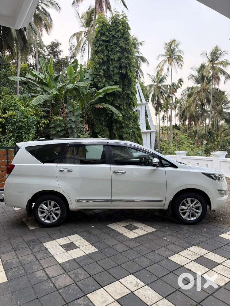 Toyota Innova Crysta 2017 Diesel Well Maintained