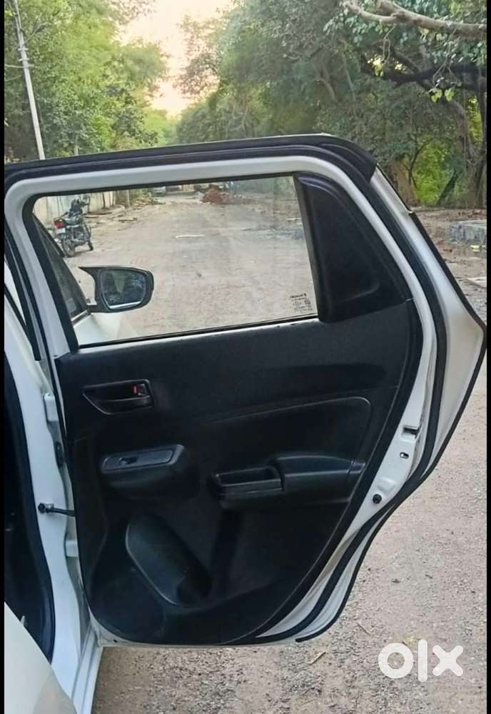 Maruti Suzuki Swift Lxi Optional-o, 2024, Petrol