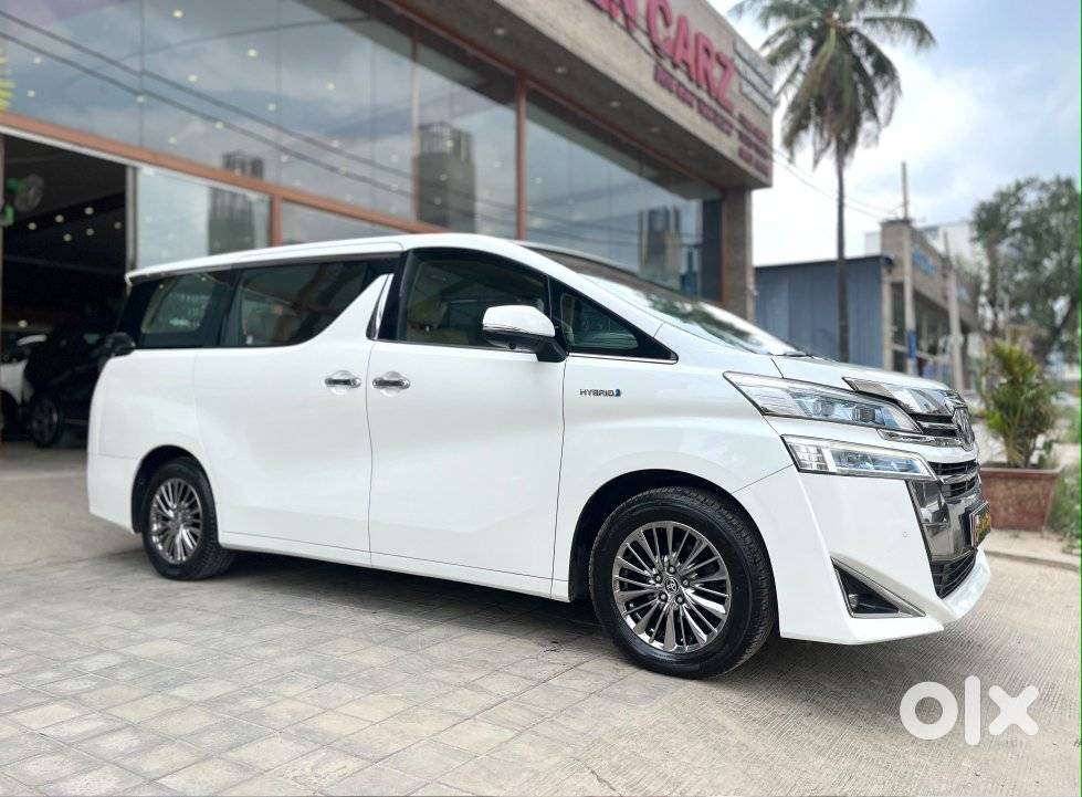 Toyota Vellfire 2.5 Executive Lounge, 2022, Petrol