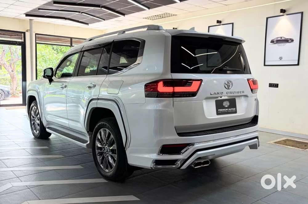 Toyota Land Cruiser V8 Petrol, 2026, Petrol