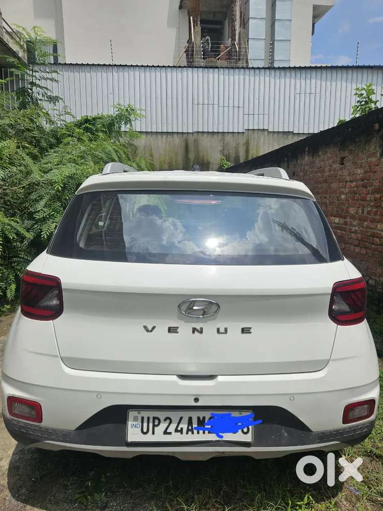 Hyundai Venue 2019 Petrol 43000 Km Driven
5.75