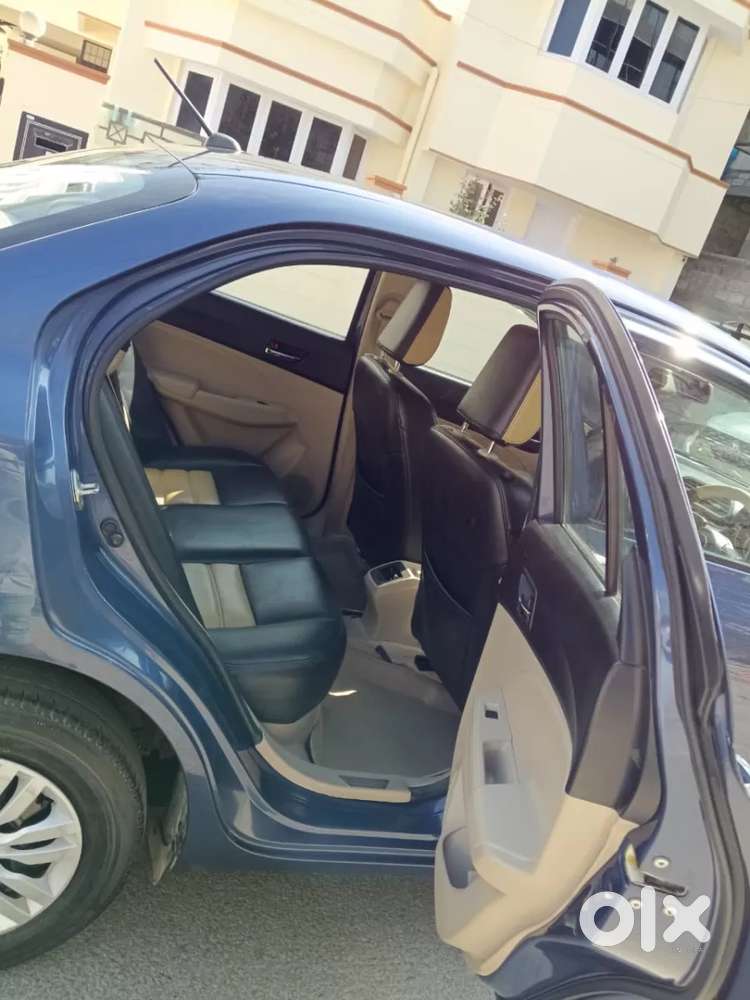 Maruti Suzuki Swift Dzire Amt Vxi, 2017, Petrol