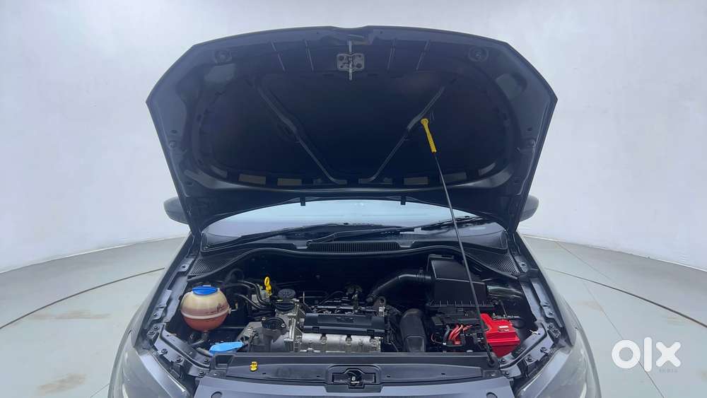 Volkswagen Polo Petrol Highline 1.2l, 2015, Petrol