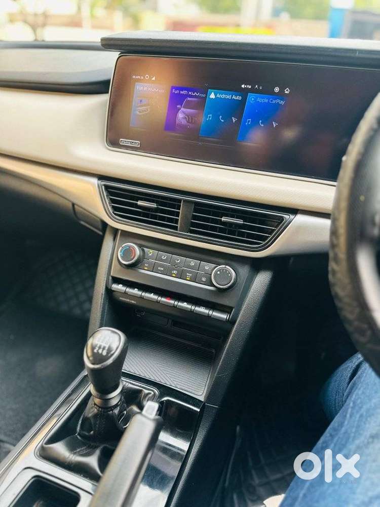 Mahindra Xuv700 Ax 3 Diesel Mt 7 Str (e), 2022, Diesel