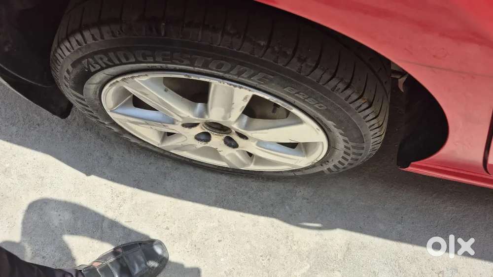 Volkswagen Vento 2012  1.6 Petrol Highline  Alloy Wheels