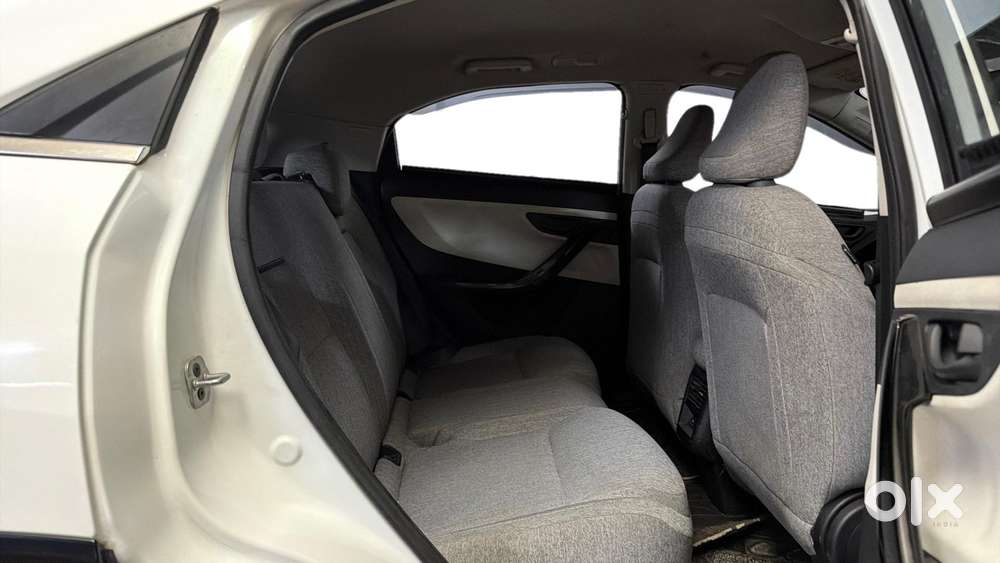 Tata Curvv Creative Plus S 1.2 Revotron Petrol 7dca, 2025, Cng & Hyb..