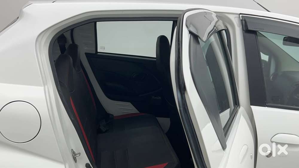 Datsun Redigo T Option, 2017, Petrol