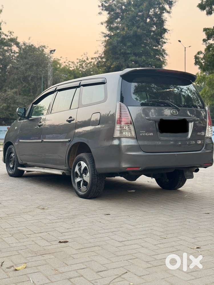 Toyota Innova 2.5 G (diesel) 8 Seater, 2012, Diesel