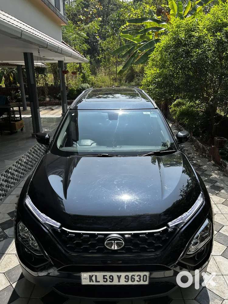 Tata Safari Dark Edition