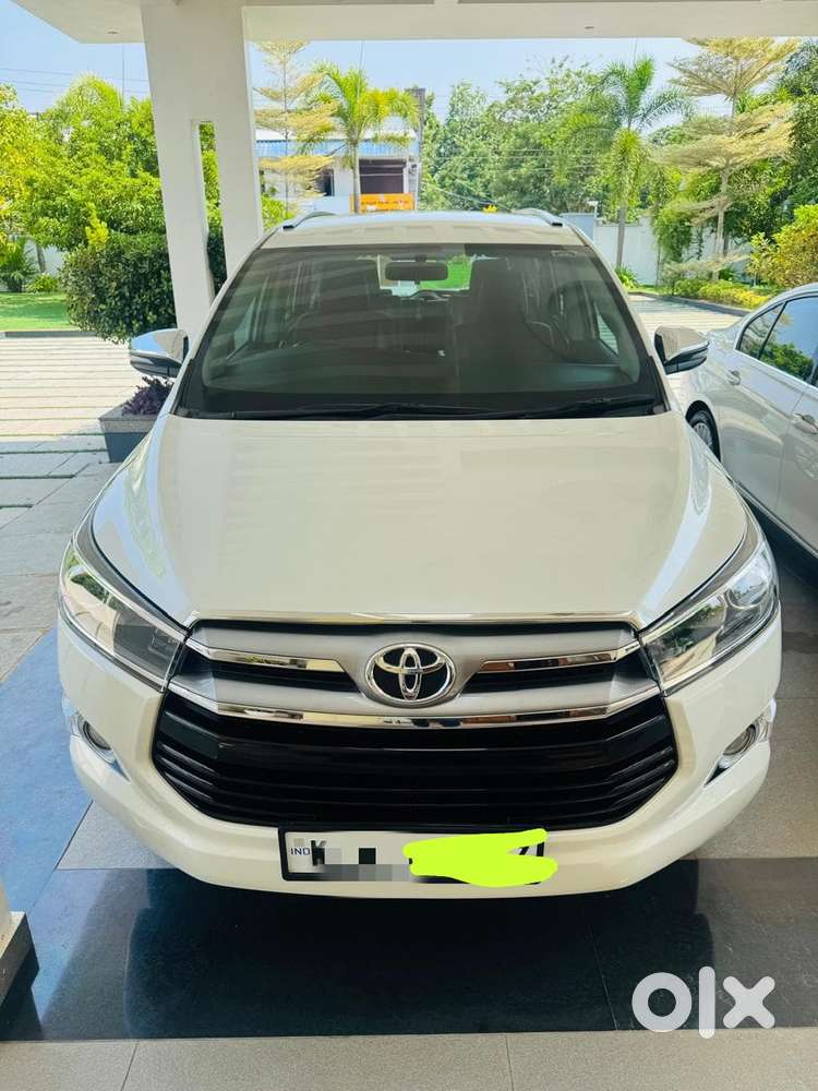 Toyota Innova Crysta 2.8 Zx At 7 Seater, 2017