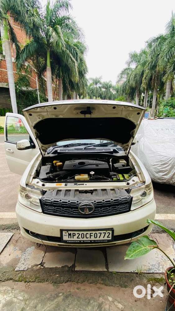 Tata Safari Storme 2015