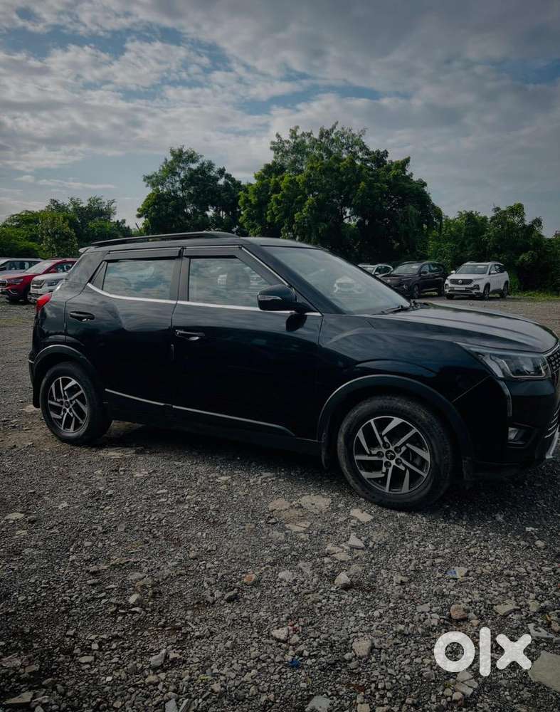Mahindra Xvu300 Cng With 2022 Black
