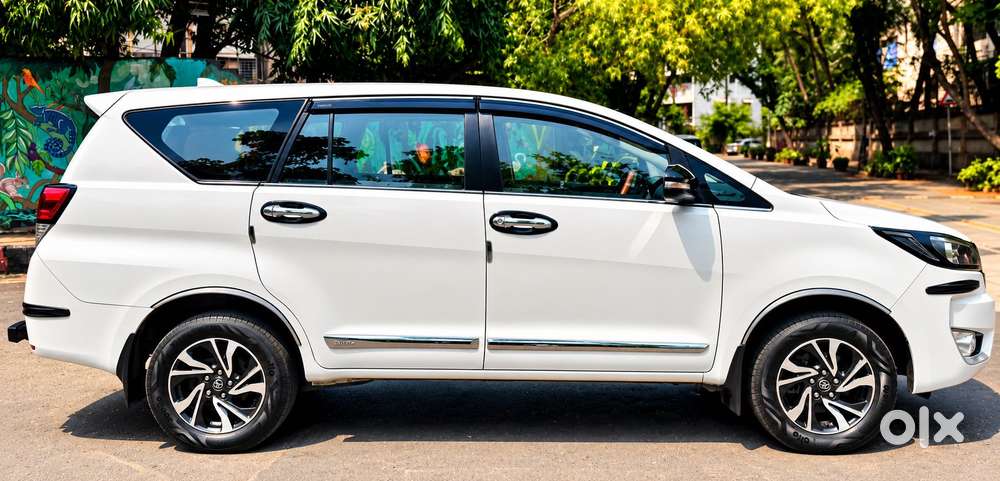 Toyota Innova Crysta 2.4 G Plus Mt 8 Str, 2024, Diesel