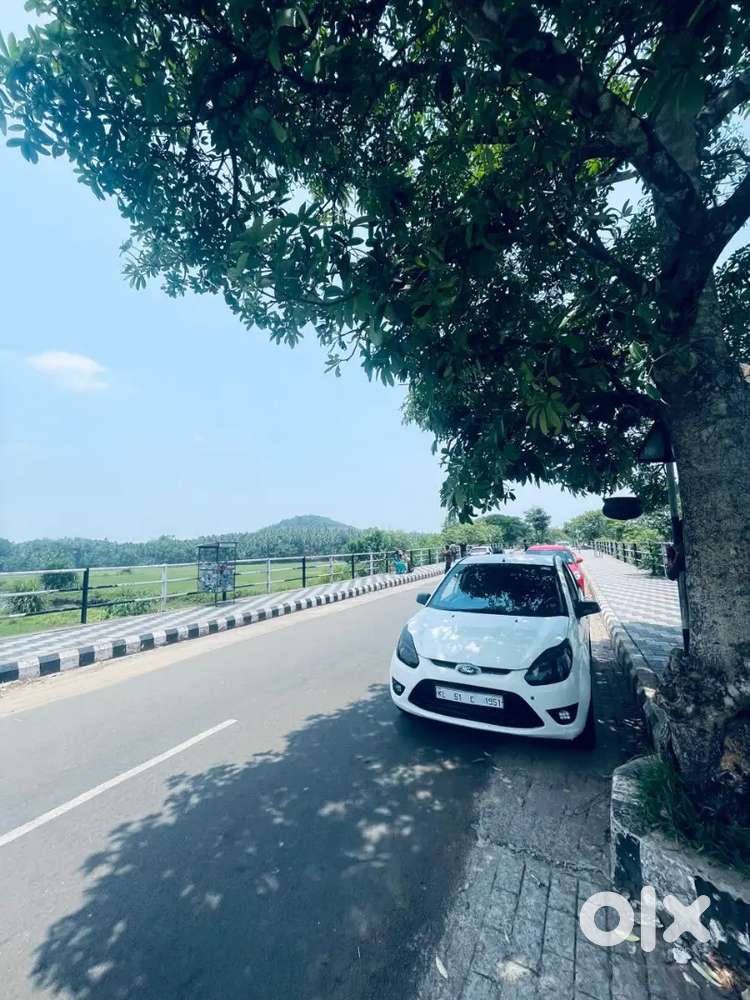 Ford Figo 2013 Petrol 137000 Km Driven