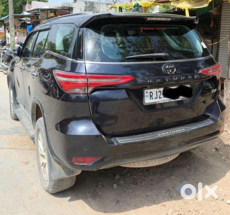 Toyota Fortuner Sigma 4x4 Diesel Automatic 2021 Sparkling Black Color