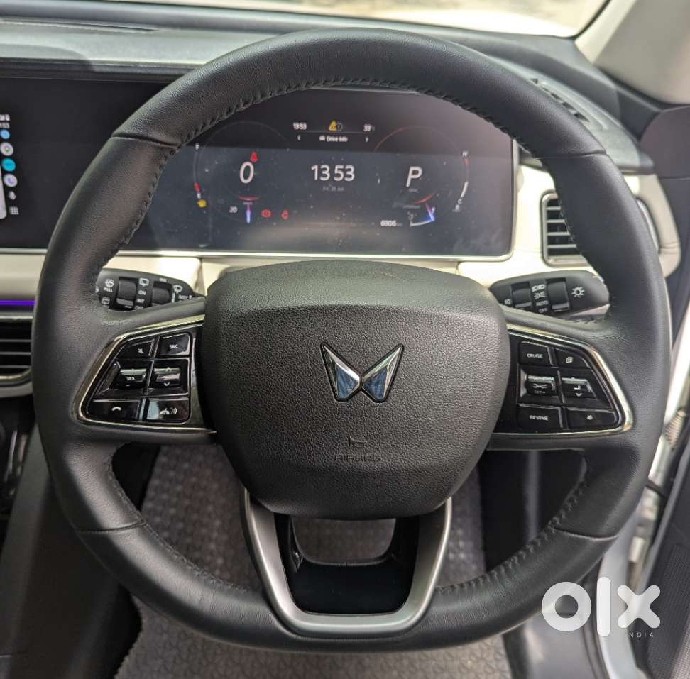 Mahindra Xuv700 2.0 Ax 7 Petrol At Luxury Pack Str, 2025, Petrol
