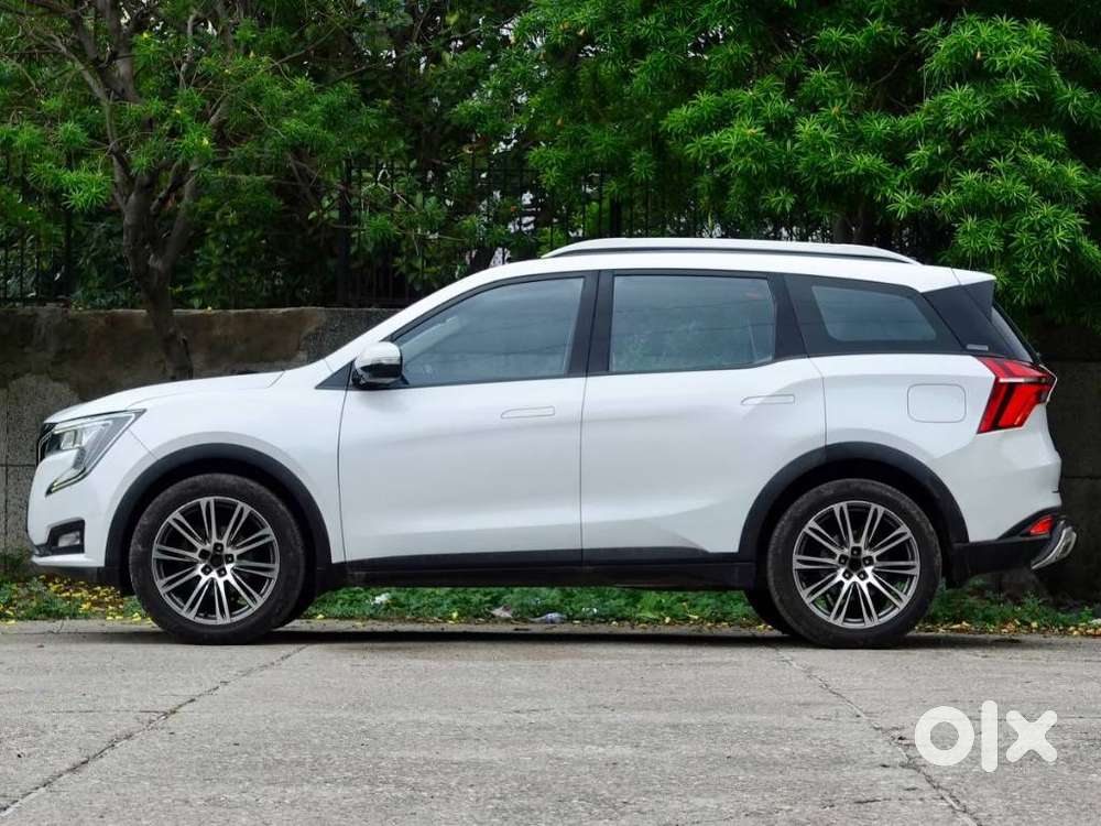 Mahindra Xuv700 2.0 Ax 3 Petrol At 5 Str, 2023, Petrol