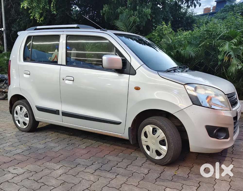Wagon R Vxi 2016 June, Silver, Car In Showroom Condition.