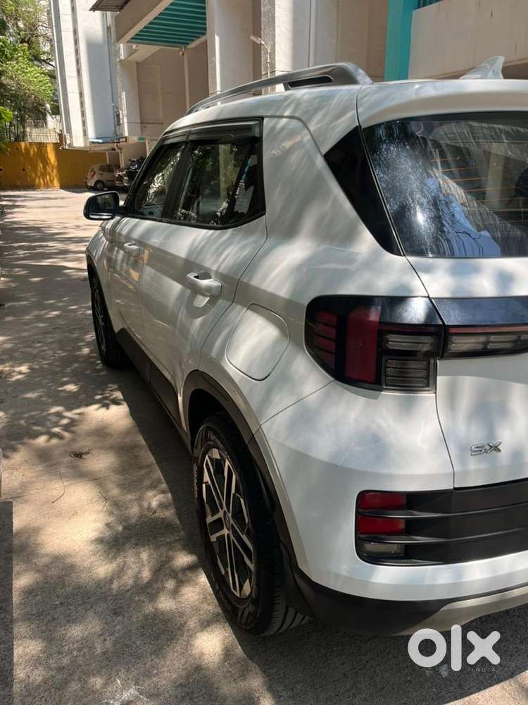 Hyundai Venue 2023 Diesel Well Maintained