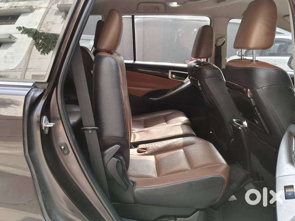 Toyota Innova Crysta 2.8z Automatic, 2016, Petrol