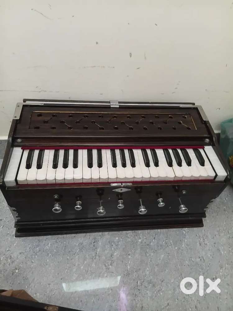 Premium Harmonium