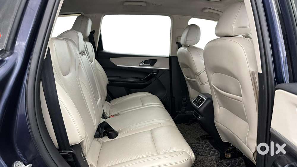 Mahindra Xuv700 2.0 Ax 7 Petrol At Str, 2022, Petrol