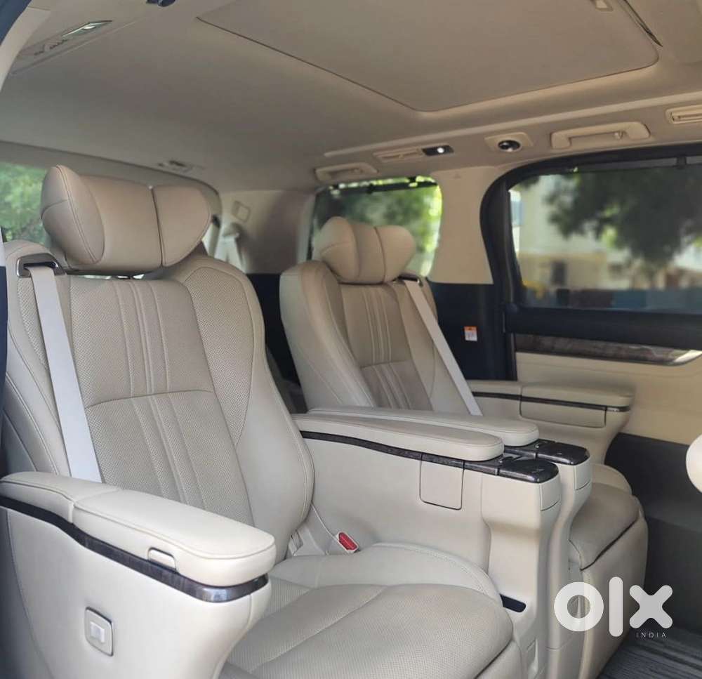 Toyota Vellfire 2.5 Executive Lounge, 2022, Petrol