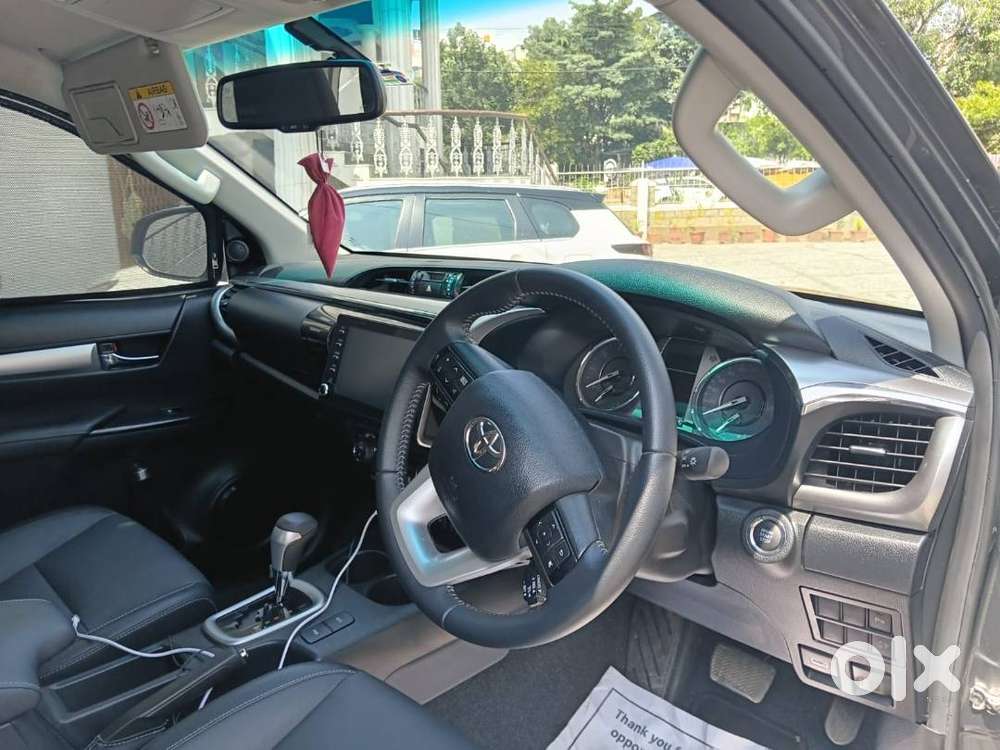Toyota Hilux High 4x4 2025