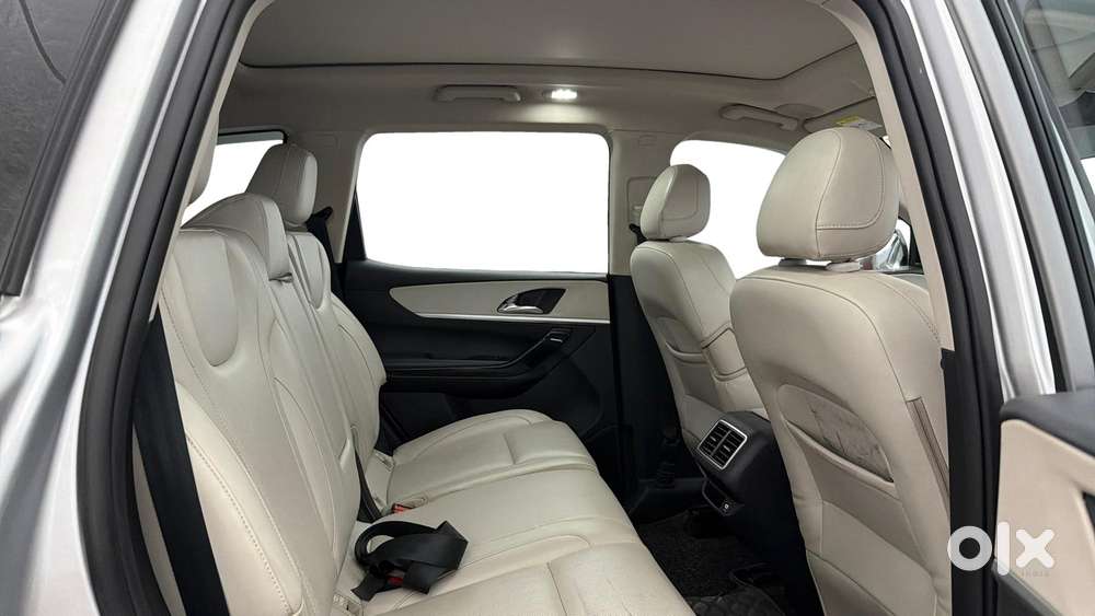Mahindra Xuv700 2.0 Ax 7 Petrol At Str, 2023, Diesel