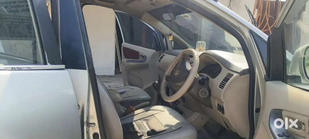 Toyota Innova Crysta 2006