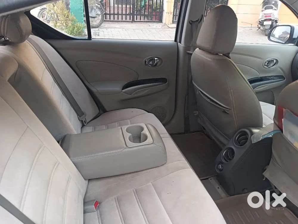 Nissan Sunny 2012