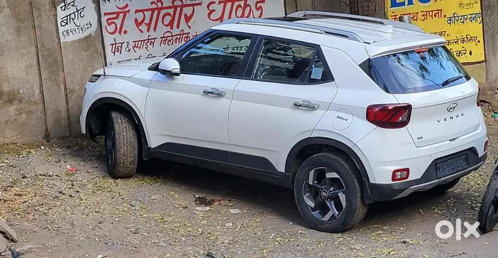 Hyundai Venue 2019_. 20 Diesel 39000 Km Driven  Top Model