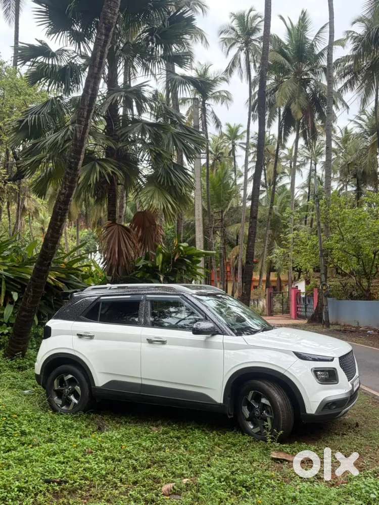 Hyundai Venue 2020 Petrol Well Maintained