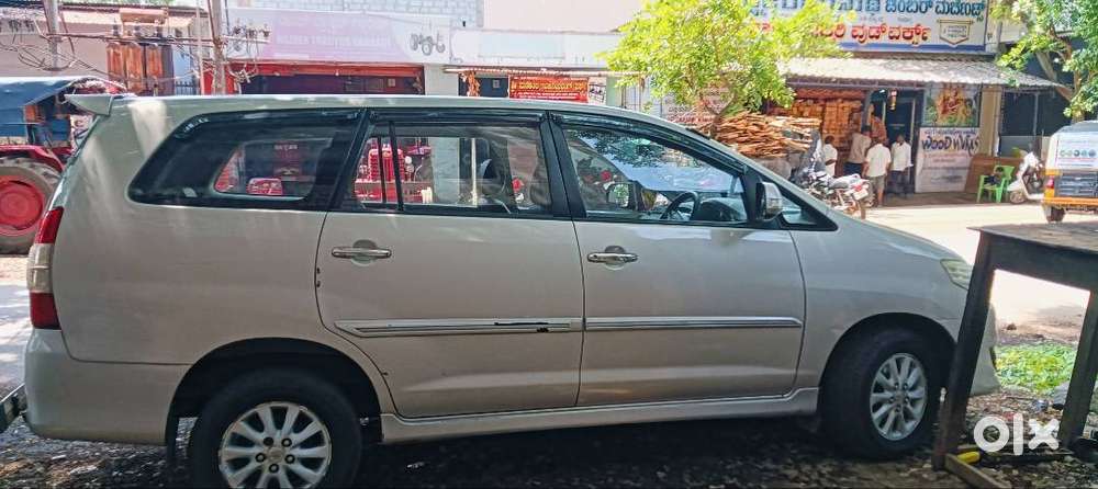Innova 2.5 V Version 7 Seater Diesel