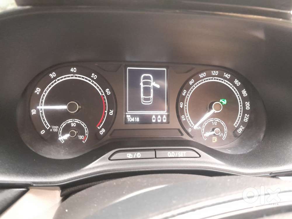 Skoda Slavia Ambition 1.5l Tsi Dsg Dual Tone, 2024, Petrol