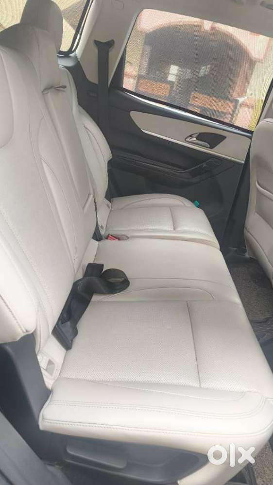 Mahindra Xuv700 2.0 Ax 7 Petrol At Str, 2021, Petrol