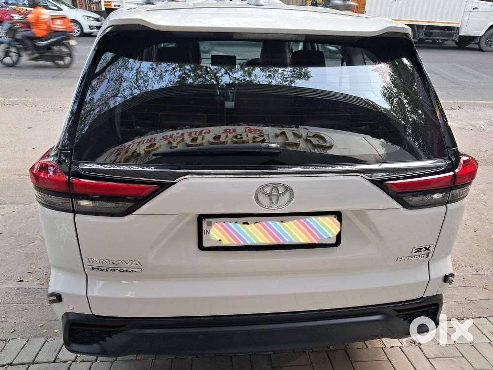 Toyota Innova Hycross 2.0 Zx Hybrid 7 Str, 2024, Petrol