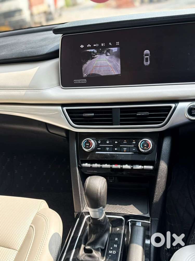 Mahindra Xuv700 2.0 Ax 7 Petrol At Str, 2024, Petrol