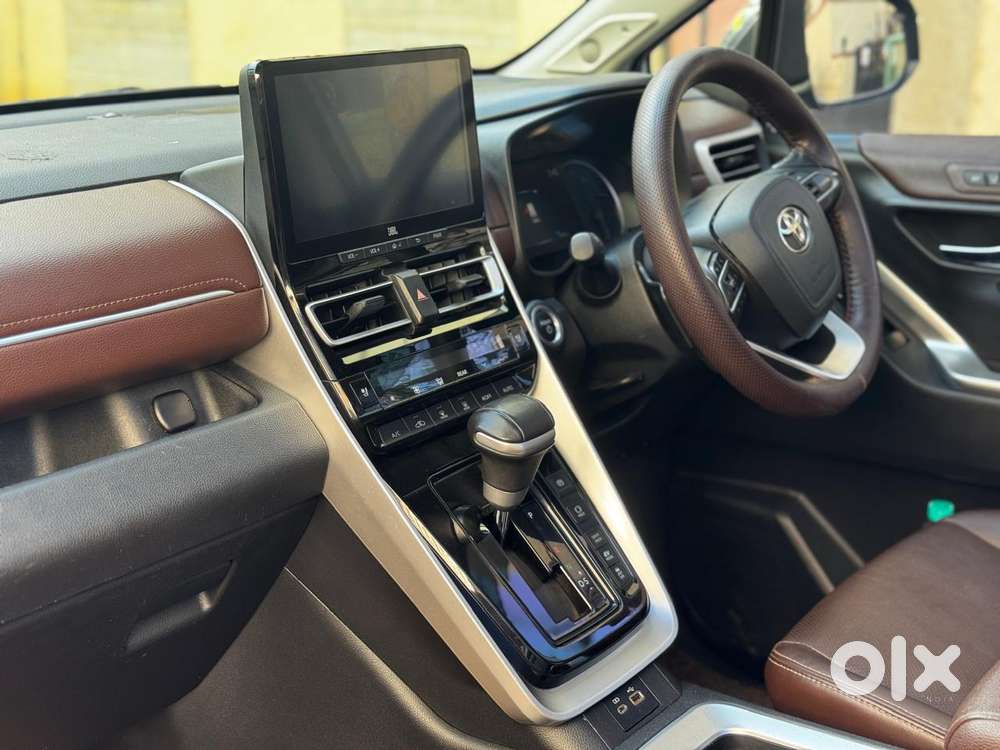 Toyota Innova Hycross 2.0 Zx (o) Hybrid 7 Str, 2025, Petrol