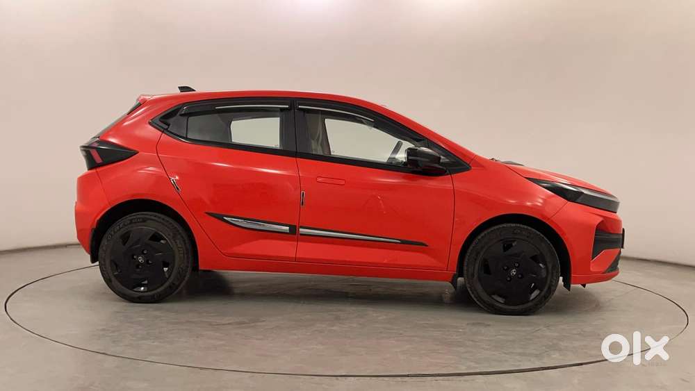 Tata Altroz 1.2 Xza Petrol Dct, 2025, Petrol