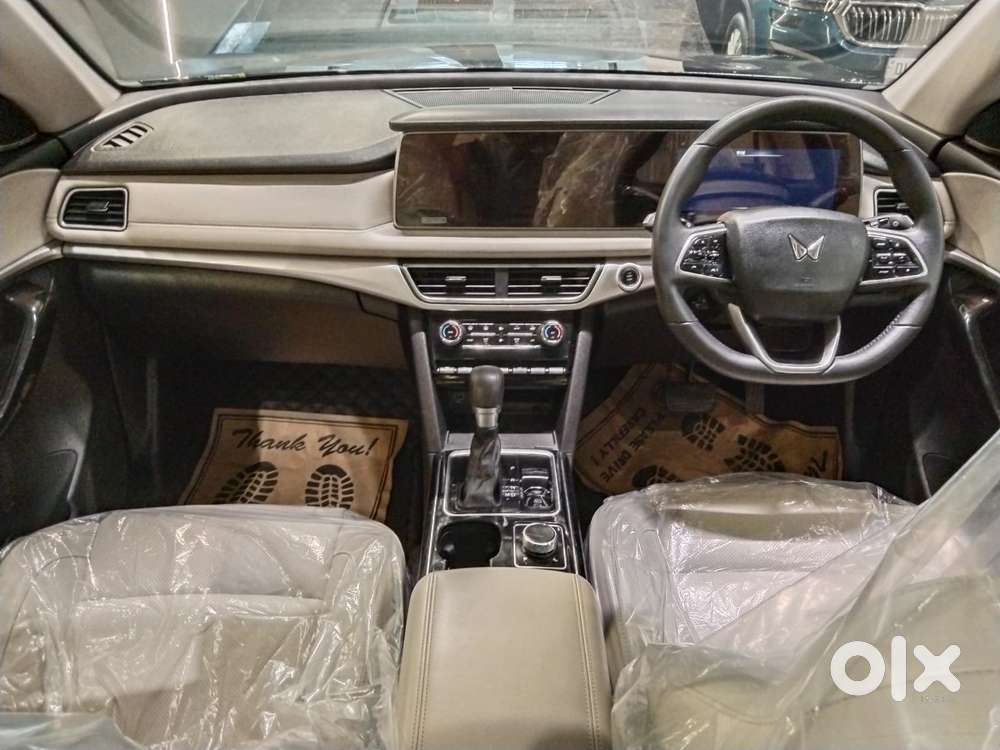 Mahindra Xuv700 2.0 Ax 7 Petrol At Luxury Pack Str, 2023, Petrol