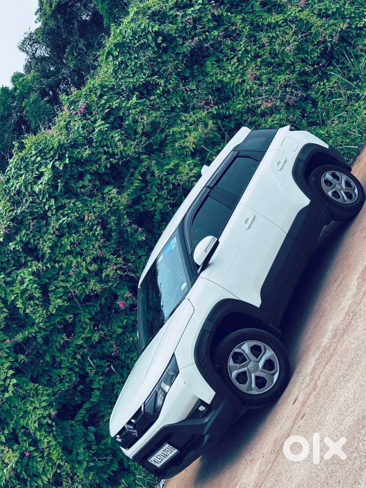 Maruti Suzuki Brezza 2024 Lxi 1.5  29000 Km