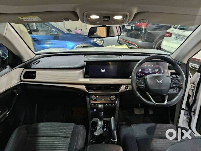 Mahindra Xuv700 2.2 Ax 5 Diesel At Str, 2024, Diesel
