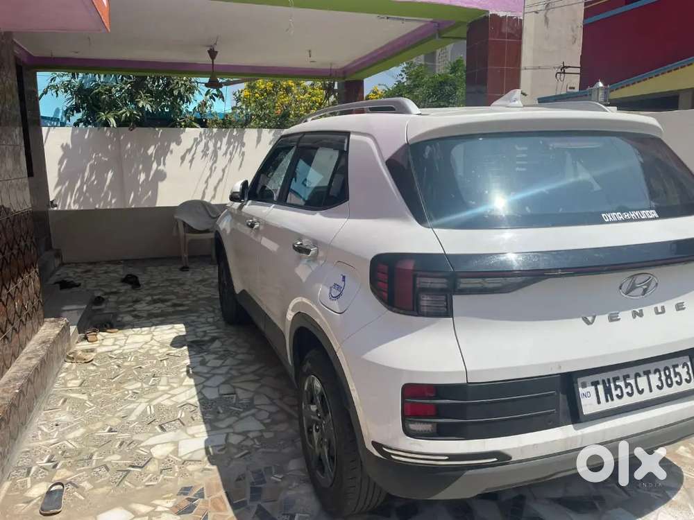 Hyundai Venue 2023 Petrol Well Maintained